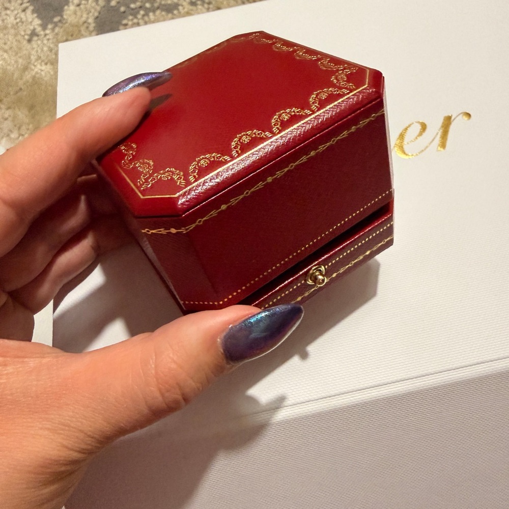 EUC AUTHENTIC CARTIER LOVE RING SMALL MODEL- 1 diamond 8 3/4 - Picture 6 of 16